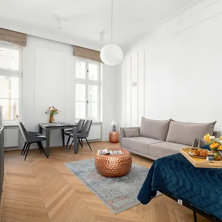 Stylish Near The Park Centre Of By Renters Appartamento *