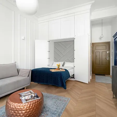 Stylish Near The Park Centre Of By Renters Poznań