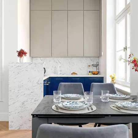 Stylish Near The Park Centre Of By Renters Appartamento *