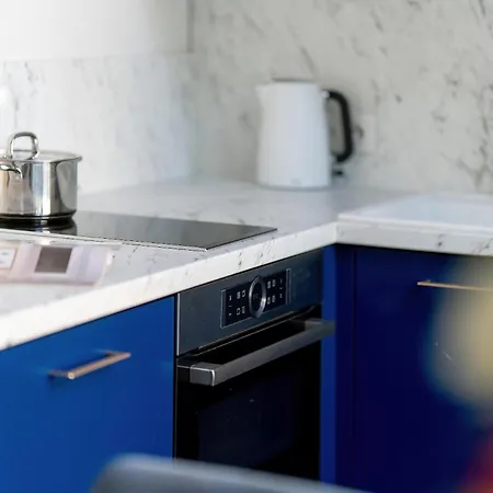 Stylish Near The Park Centre Of By Renters Appartamento *